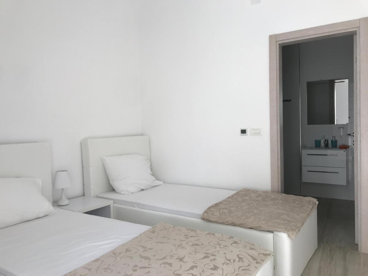 First Line Of The Sea 1 Apartman Dobra Voda Kültér fotó