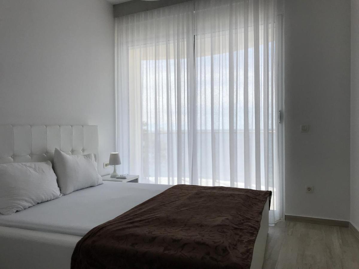 First Line Of The Sea 1 Apartman Dobra Voda Kültér fotó