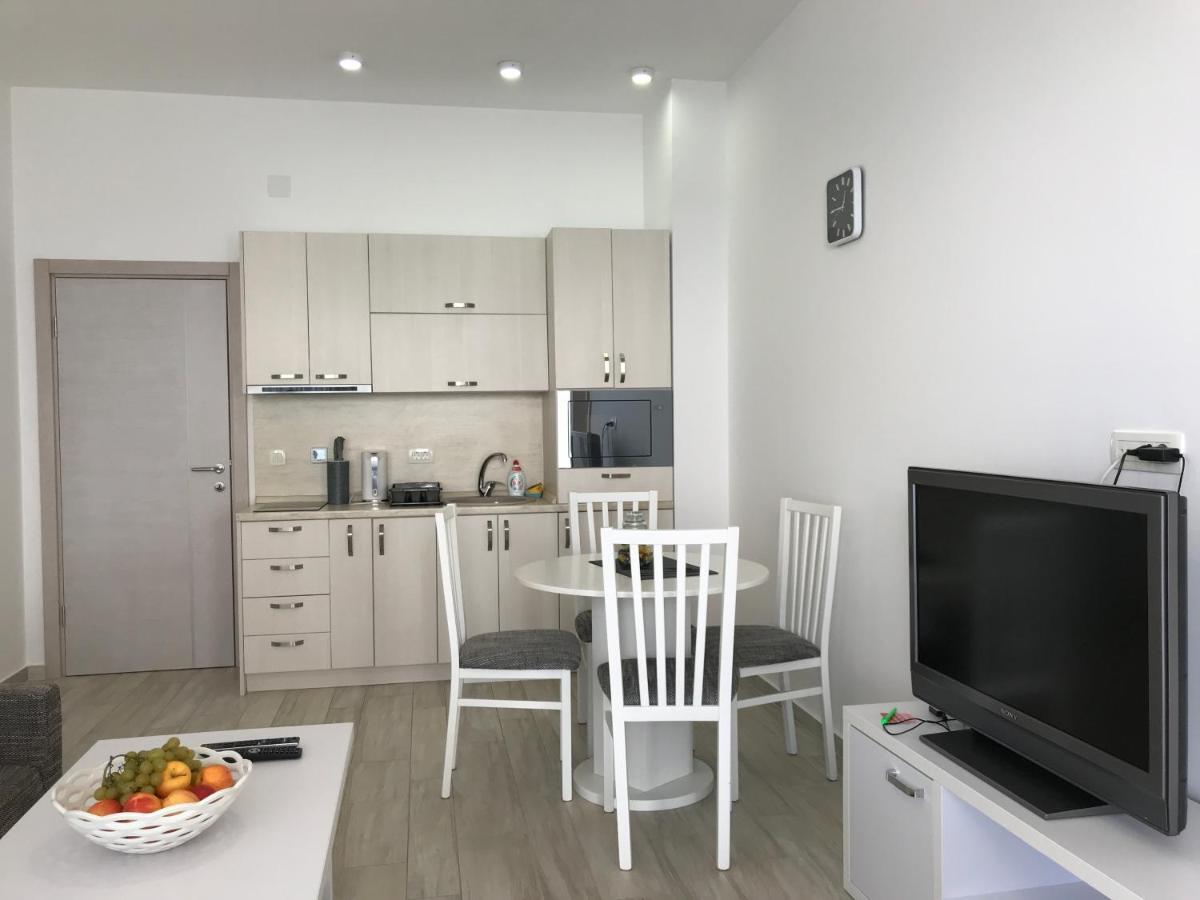 First Line Of The Sea 1 Apartman Dobra Voda Kültér fotó