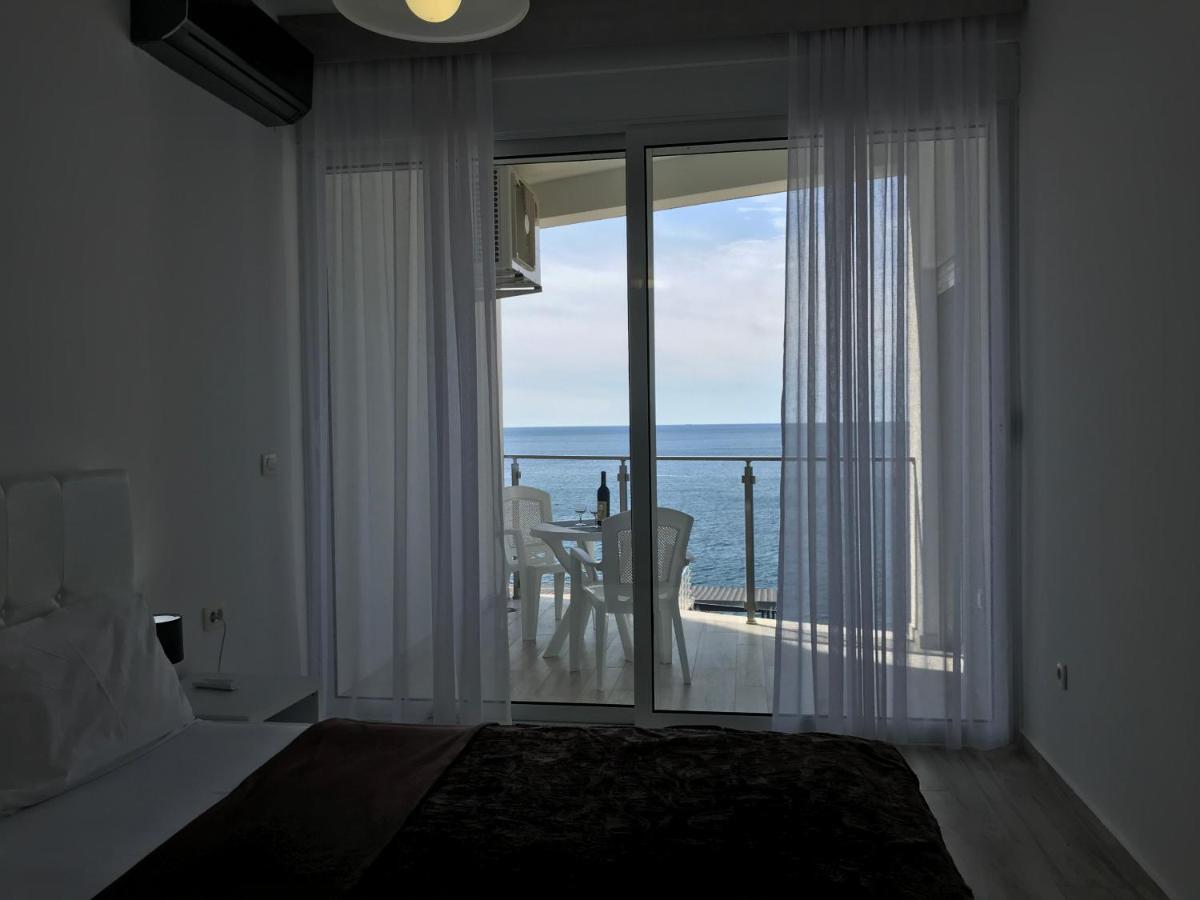 First Line Of The Sea 1 Apartman Dobra Voda Kültér fotó