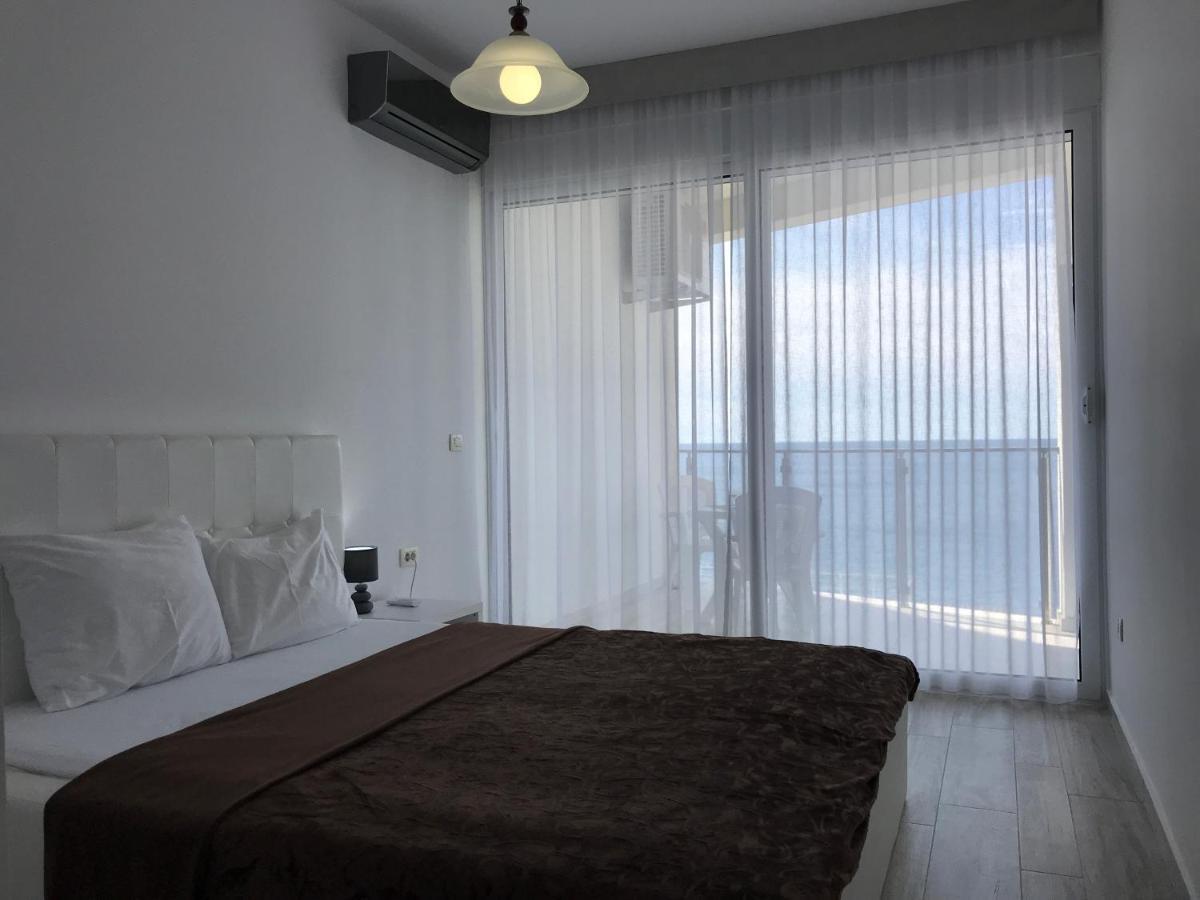 First Line Of The Sea 1 Apartman Dobra Voda Kültér fotó